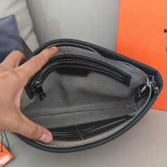 HERMES  size  28*18*3cm