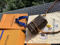 LV bag Size 11 * 8 * 4cm