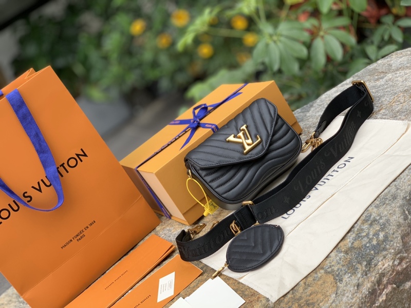 LV bag size 19 x 14 x 5CM