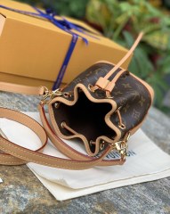LV bag size 13 x 16 x 10 cm