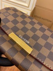 LV size 22x13x4CM