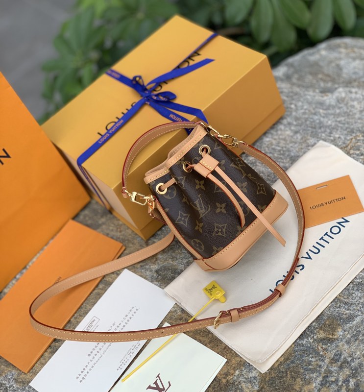 LV bag size 13 x 16 x 10 cm