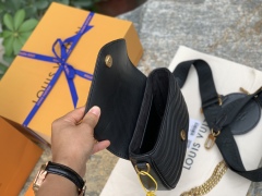 LV bag size 19 x 14 x 5CM