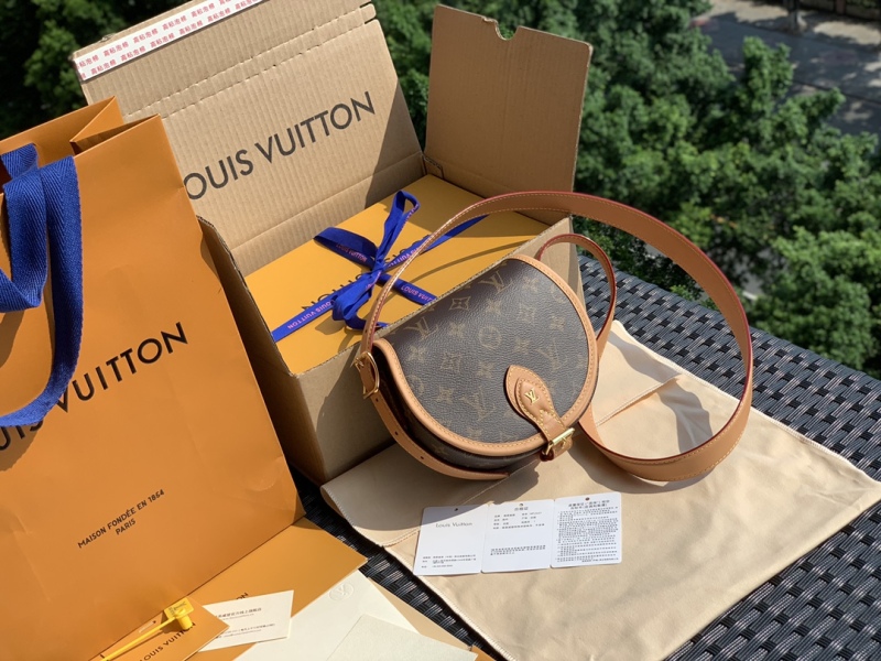 LV bag size 18X15X8 ㎝
