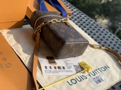 LV bag Size 11 * 8 * 4cm