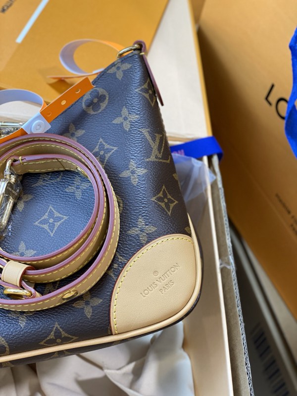 LV  Original 1:1 replica