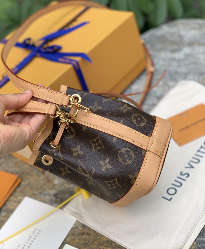 LV bag size 13 x 16 x 10 cm