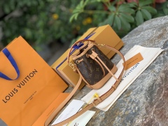 LV bag size 13 x 16 x 10 cm