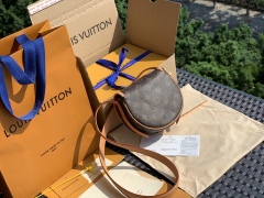 LV bag size 18X15X8 ㎝