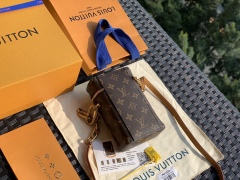 LV bag Size 11 * 8 * 4cm