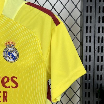 Kids Kit Real Madrid Yellow Goalkeeper 2025/2026 Season Football Jersey Sports Shirt