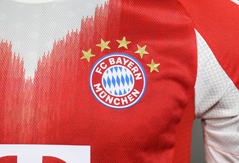 Player Bayern Munich home 2025/2026 shirt+shorts+sock kit Football team shirt Jersey