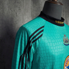 Retro Newcastle United 97/98 Goalkeeper Long-Sleeve Jersey