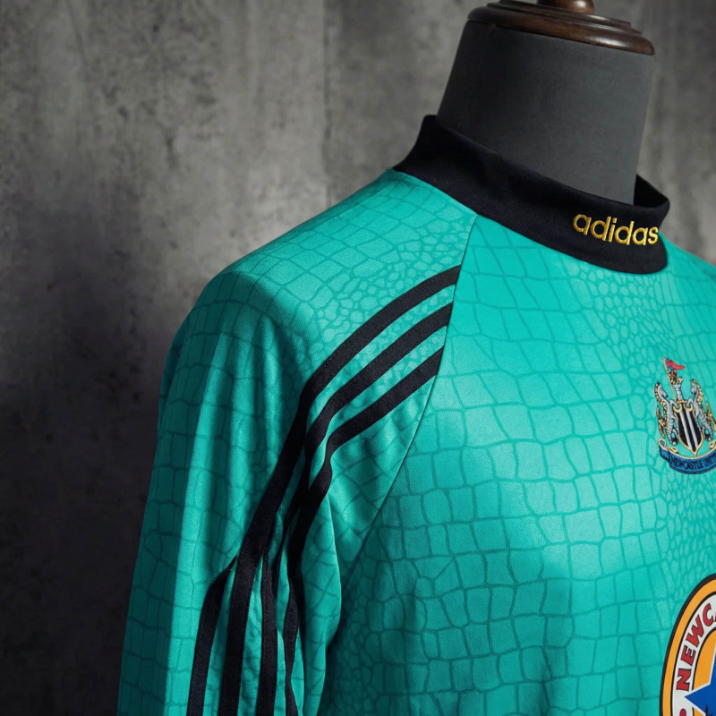 Retro Newcastle United 97/98 Goalkeeper Long-Sleeve Jersey