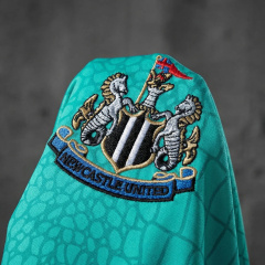 Retro Newcastle United 97/98 Goalkeeper Long-Sleeve Jersey