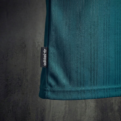 Retro Liverpool training kit 1995