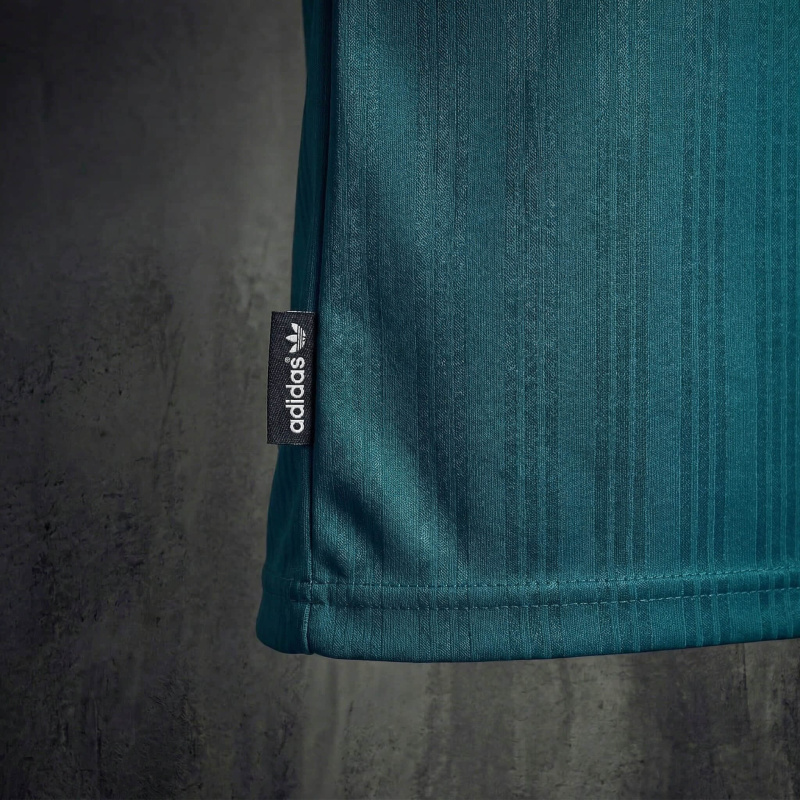 Retro Liverpool training kit 1995