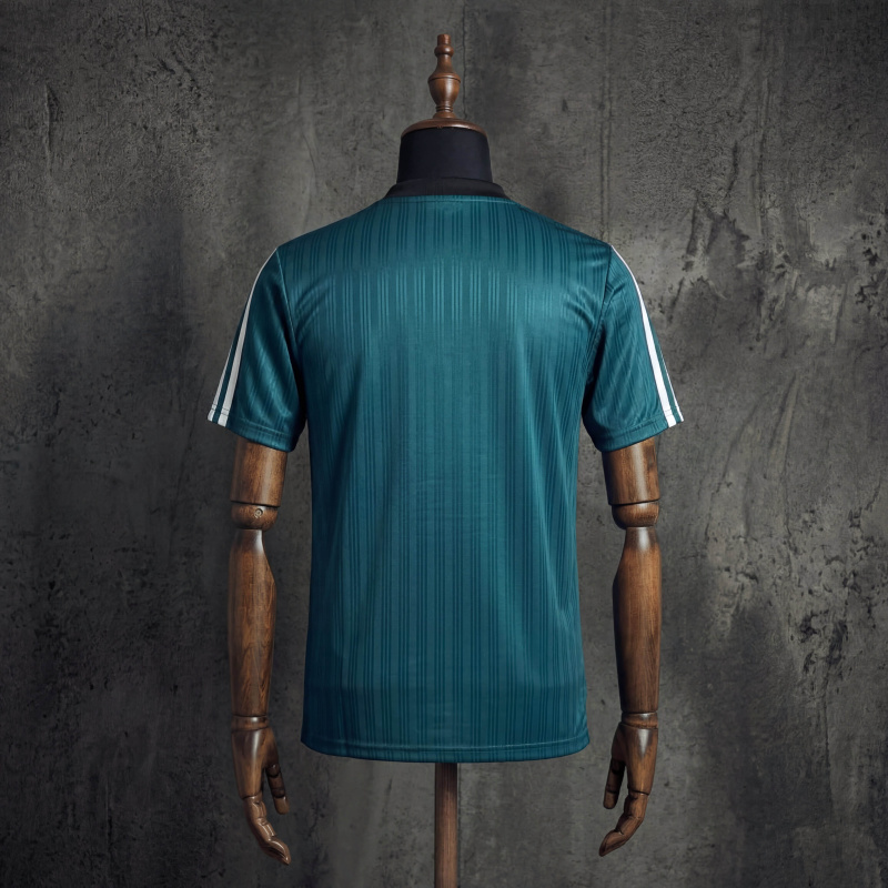 Retro Liverpool training kit 1995