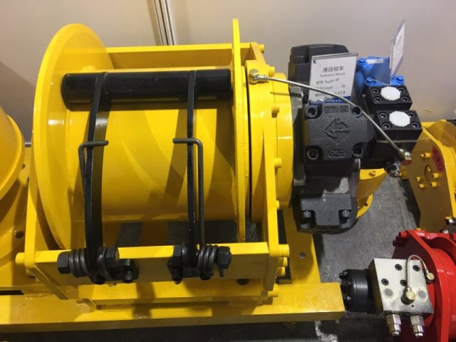 Marine hydraulic boat winch system