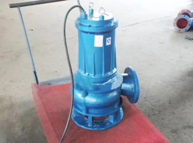 Wear-resistant submersible vertical slurry pump for sand, cinder, tailings