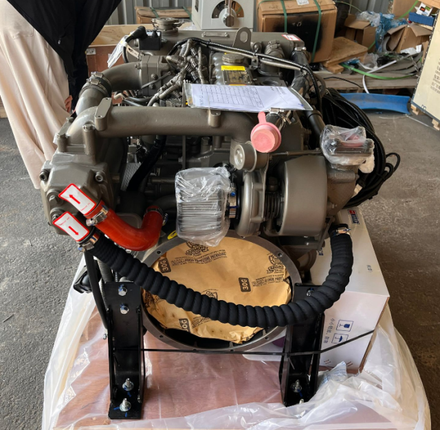 Yuchai Brand Marine Diesel Engine Model YC4F 150HP/3100RPM 4 Cylinders Wet Exhaust Engine