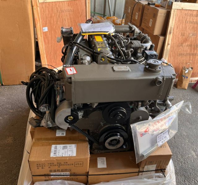 Yuchai Brand Marine Diesel Engine Model YC4F 150HP/3100RPM 4 Cylinders Wet Exhaust Engine