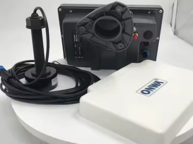 Marine Electronics 0.6kg GPS Chart Plotter Navigator Piston Marine Location Beacon Ship Supply Sinooutput 12V