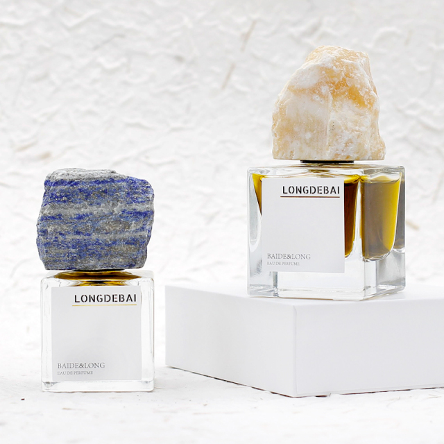 LONGDEBAI Fancy luxury empty glass perfume bottle 50ml with luxury natural jade precious stones lid cap