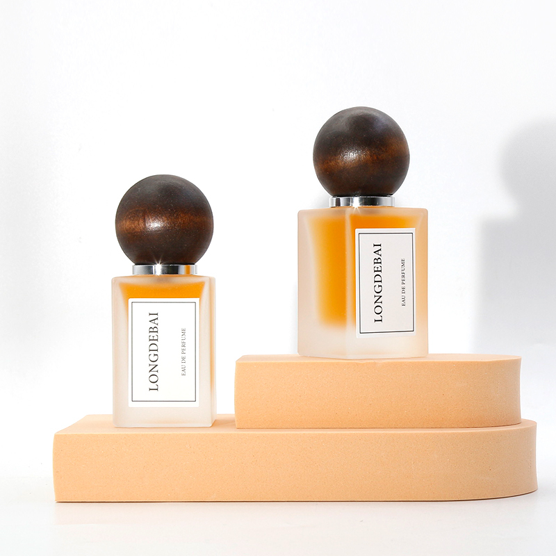 Wholesale square perfume spray bottle clear empty aluminum pump frosted 30ml 50ml 100ml perfume bottle with wood lids