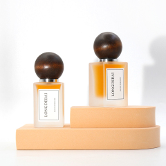 Wholesale square perfume spray bottle clear empty aluminum pump frosted 30ml 50ml 100ml perfume bottle with wood lids