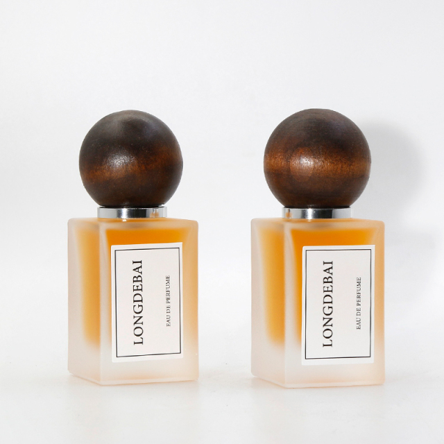 Wholesale square perfume spray bottle clear empty aluminum pump frosted 30ml 50ml 100ml perfume bottle with wood lids