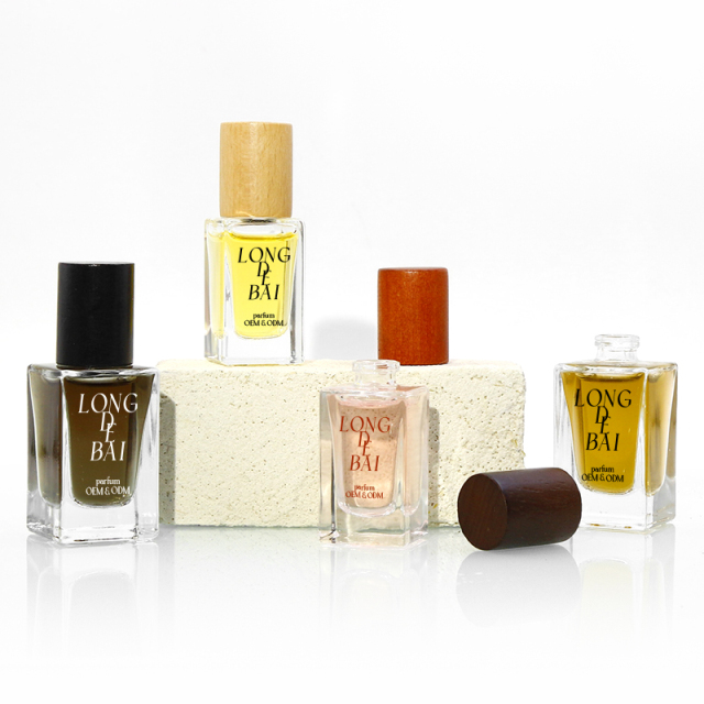 Custom Square Crimp Empty Glass Perfume Bottle 30ml 50ml Portable Wood Cap Perfume Spray Bottles With Box Packaging