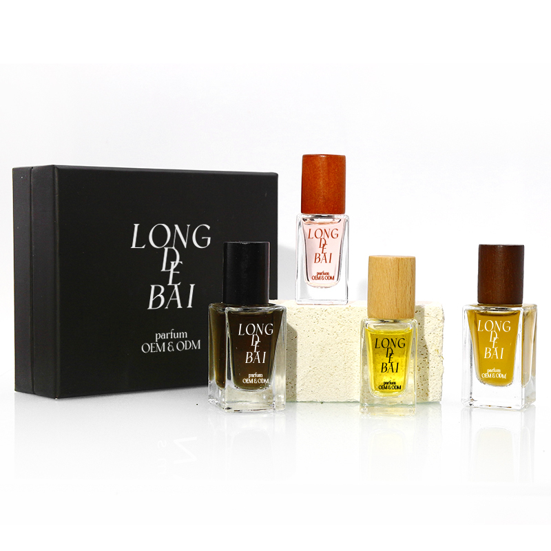 Custom Square Crimp Empty Glass Perfume Bottle 30ml 50ml Portable Wood Cap Perfume Spray Bottles With Box Packaging