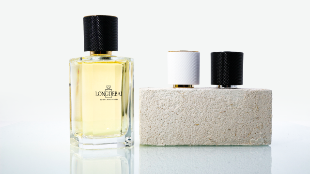 Square thick bottom polished glass perfume bottle customized, portable fashion perfume spray bottle