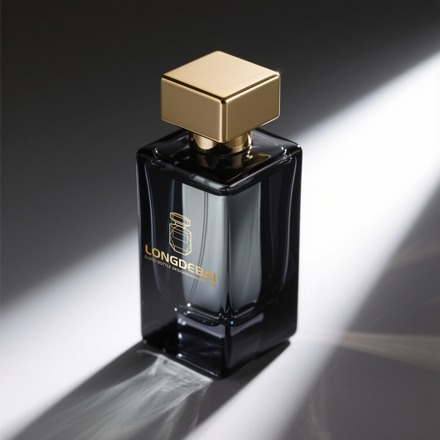 Luxury elegant square glass perfume bottle 50ml 100ml with plastic cap or zamac cap
