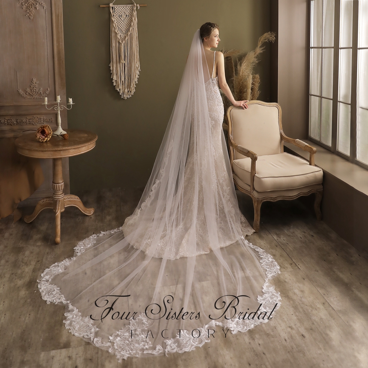 Long Lace Scallop Edge Veil