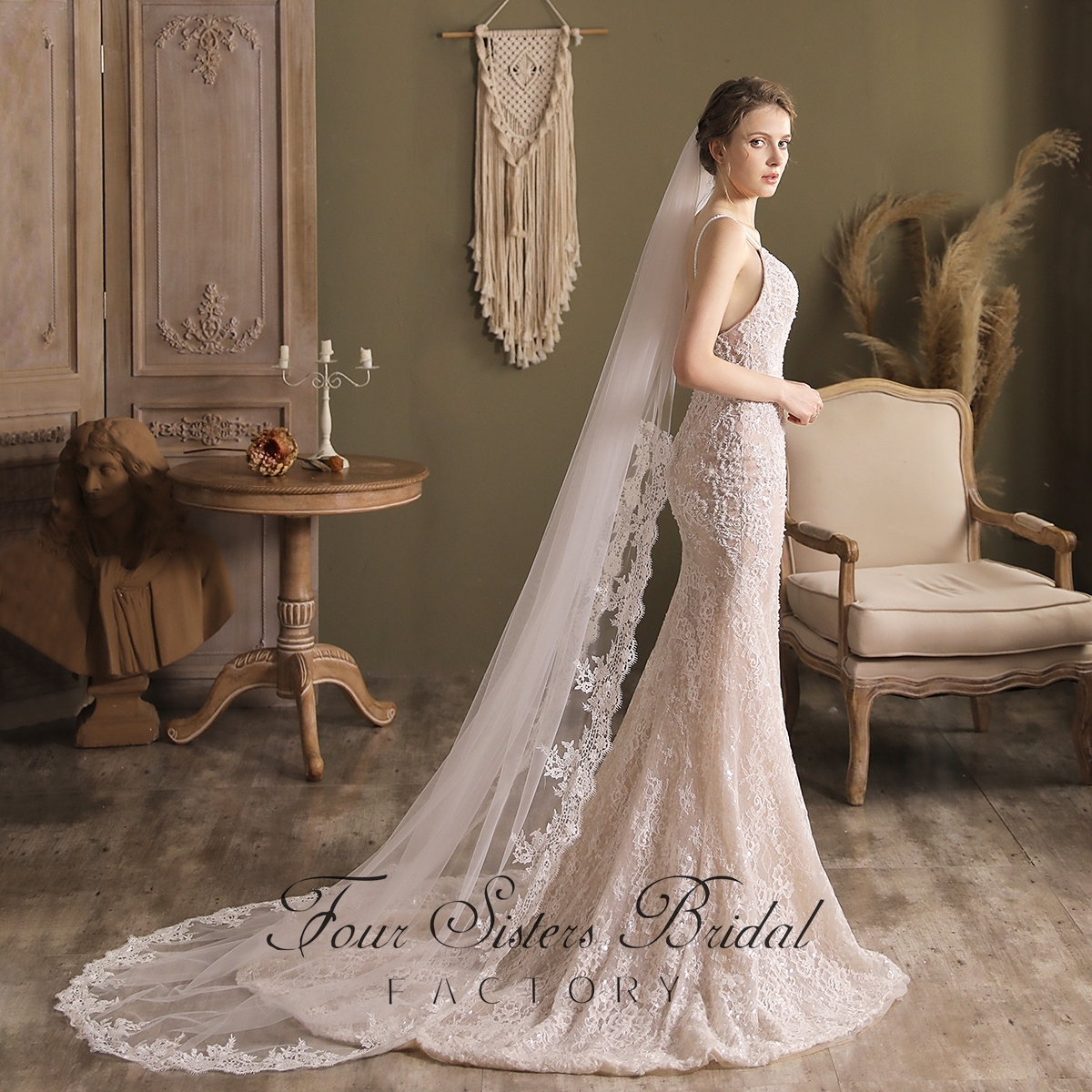 Detailed Floral Print Lace Edge Veil