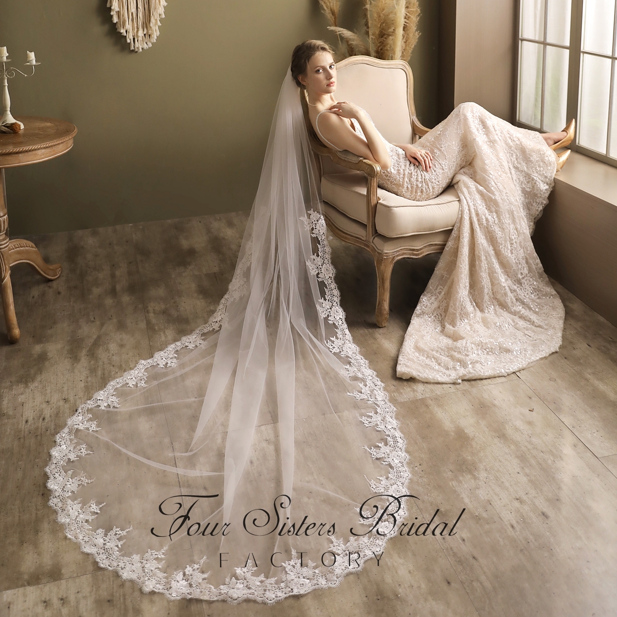 Detailed Floral Print Lace Edge Veil