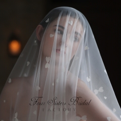118 Inch Heart-shaped Applique Scatter Veil