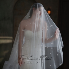 118 Inch Heart-shaped Applique Scatter Veil