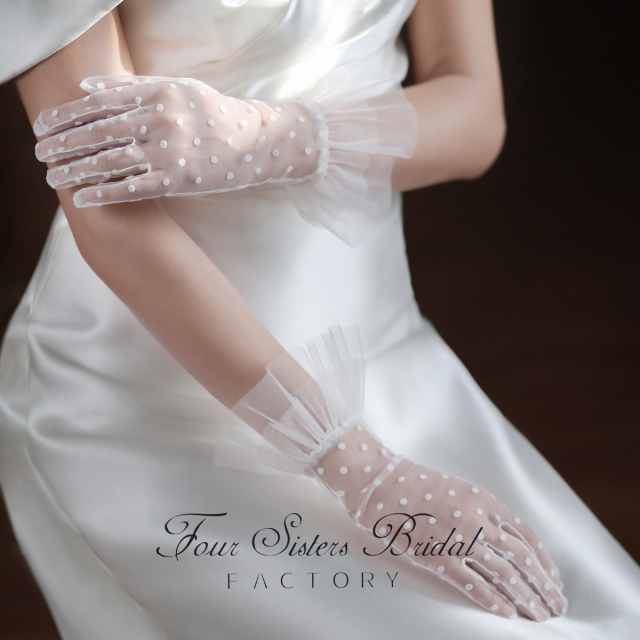 Two Layers Short Ruffled Edge Polka Dot Gloves