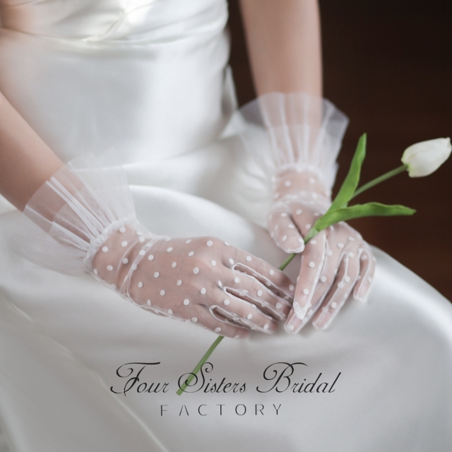 Two Layers Short Ruffled Edge Polka Dot Gloves