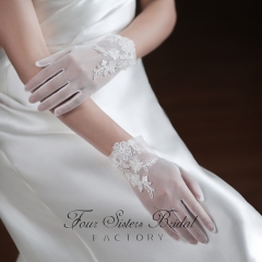 Elegant Short Lace Wedding Gloves