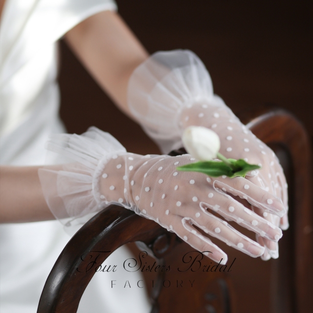 Two Layers Short Ruffled Edge Polka Dot Gloves