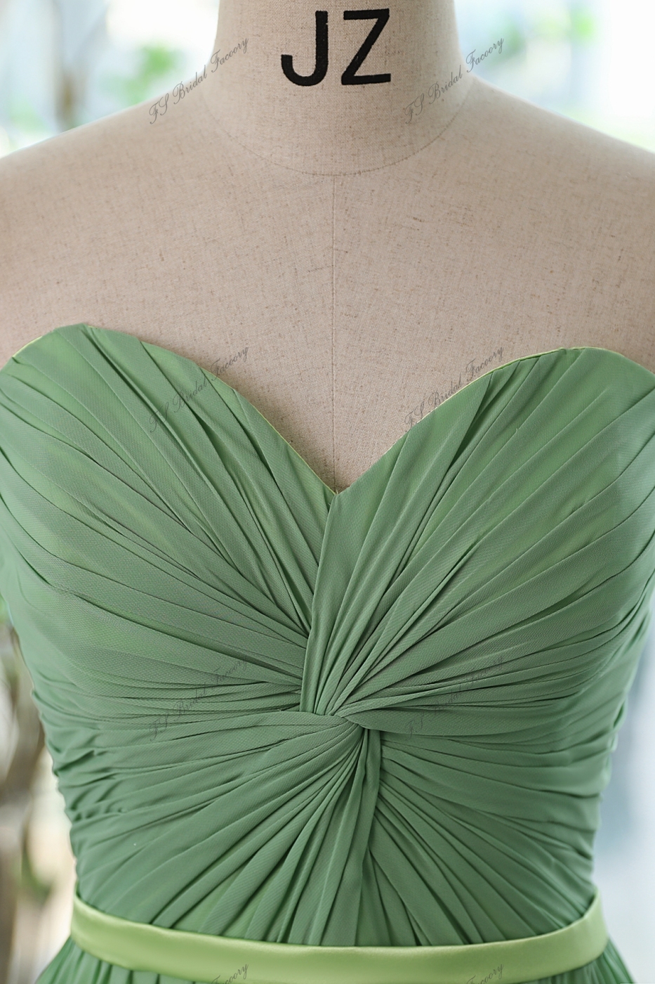 Delicate Sweetheart Prom Dress With Chiffon Pleated Skirt and belt