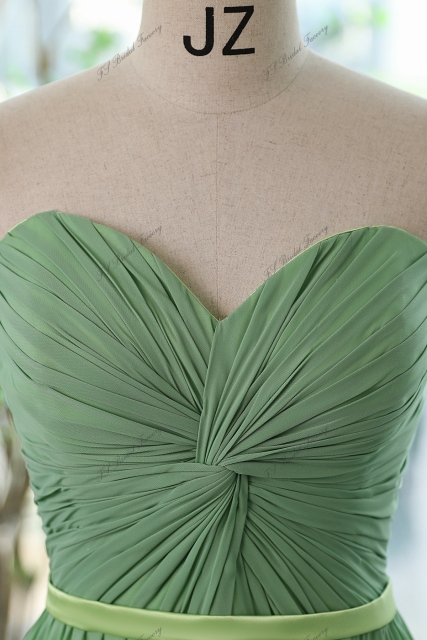 Delicate Sweetheart Prom Dress With Chiffon Pleated Skirt and belt