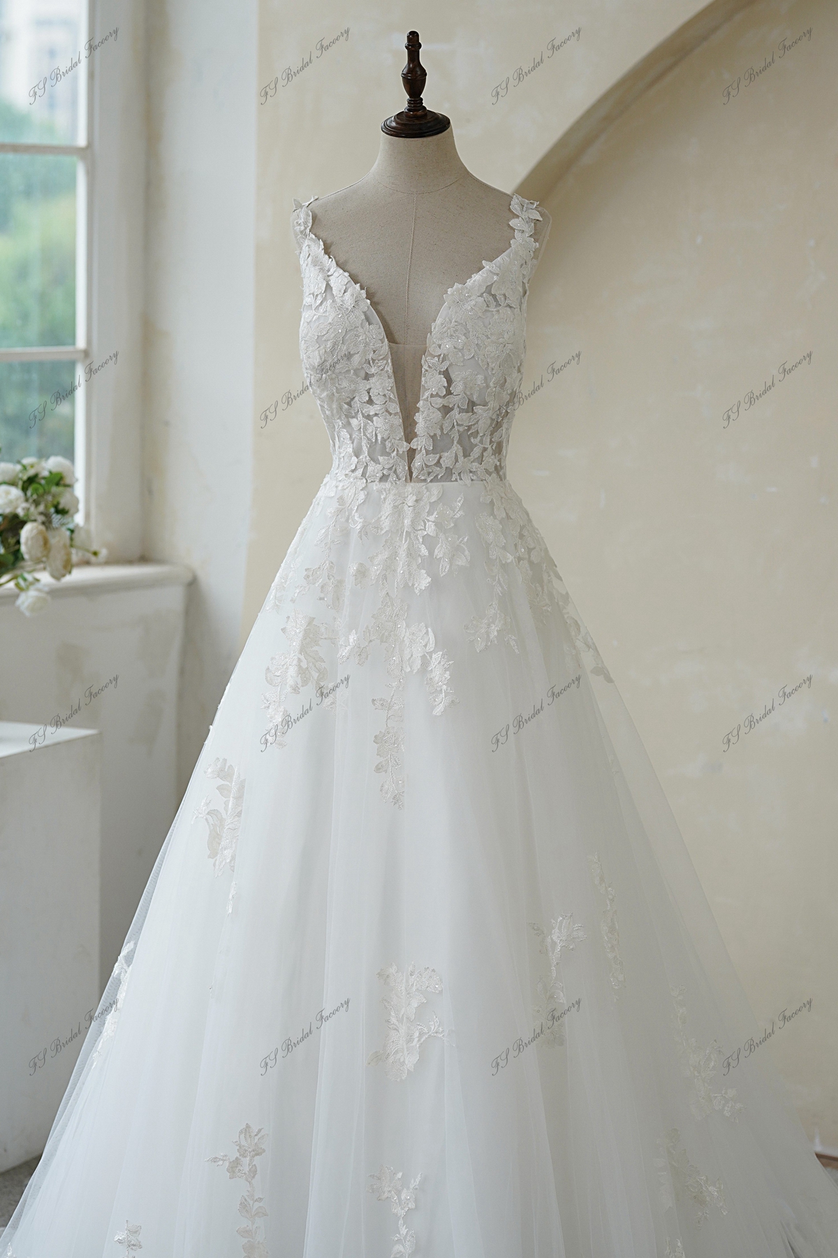 Elegant V-Neck Ball Gown Wedding Dress with Exquisite Lace Appliques