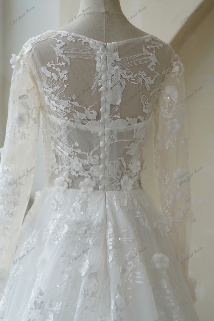 3D Floral Lace With A Square Neckline Tulle Wedding Gown