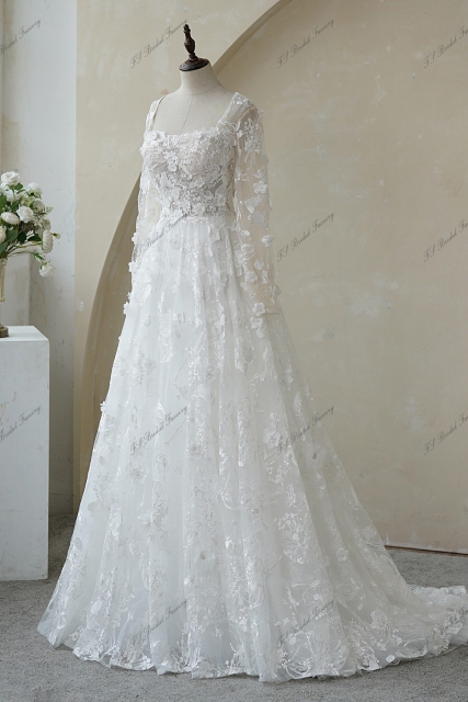 3D Floral Lace With A Square Neckline Tulle Wedding Gown