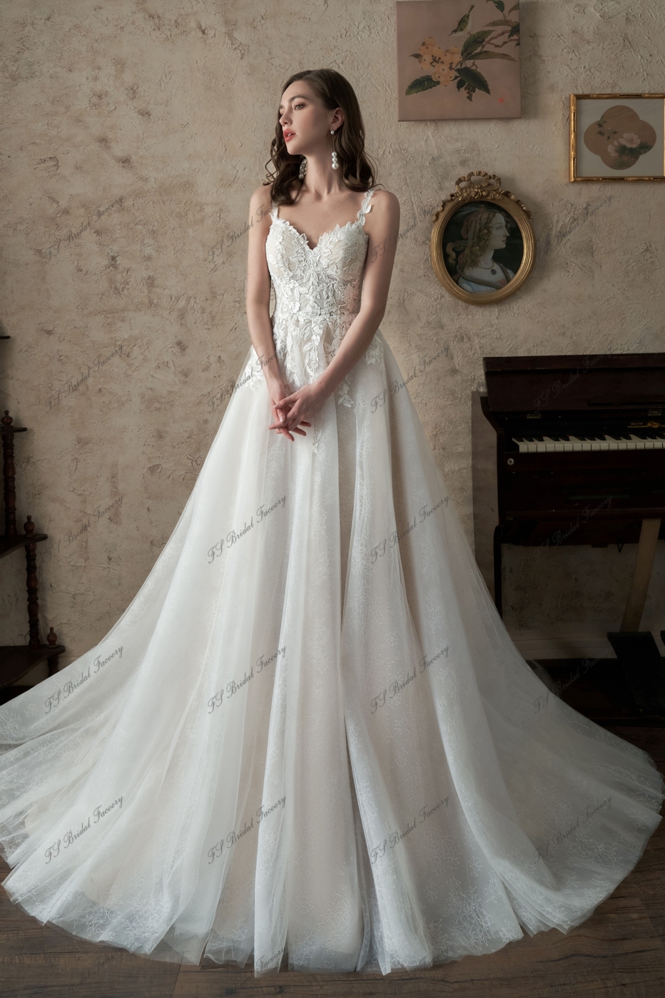 A Line Beading Lace Applique Wedding Dress